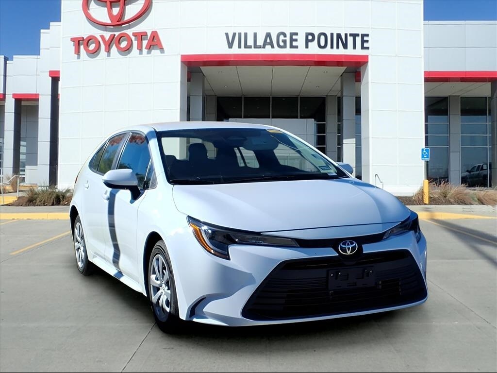 2023 Toyota Corolla LE photo 3