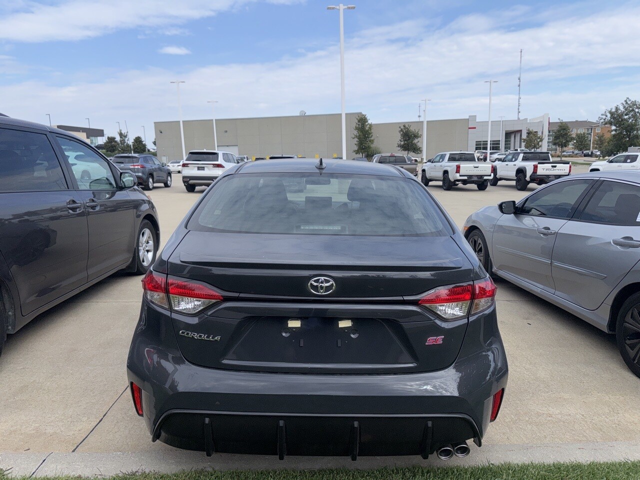 2025 Toyota Corolla SE photo 3