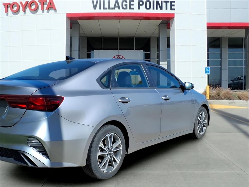2023 Kia Forte LXS photo 2