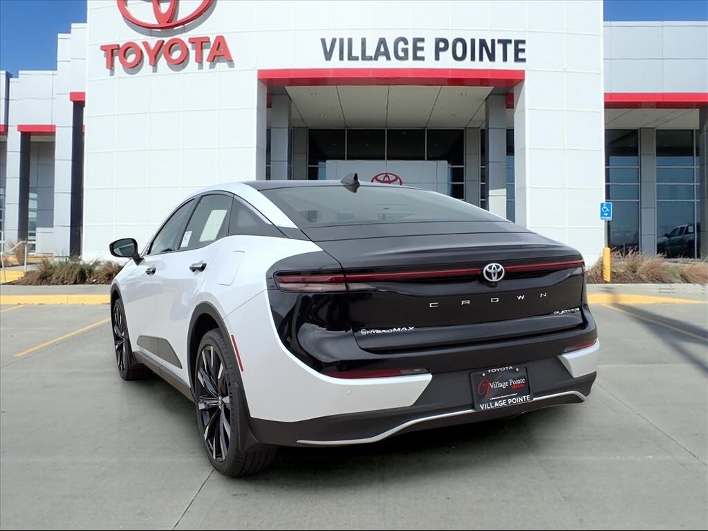 2025 Toyota Crown Platinum photo 2