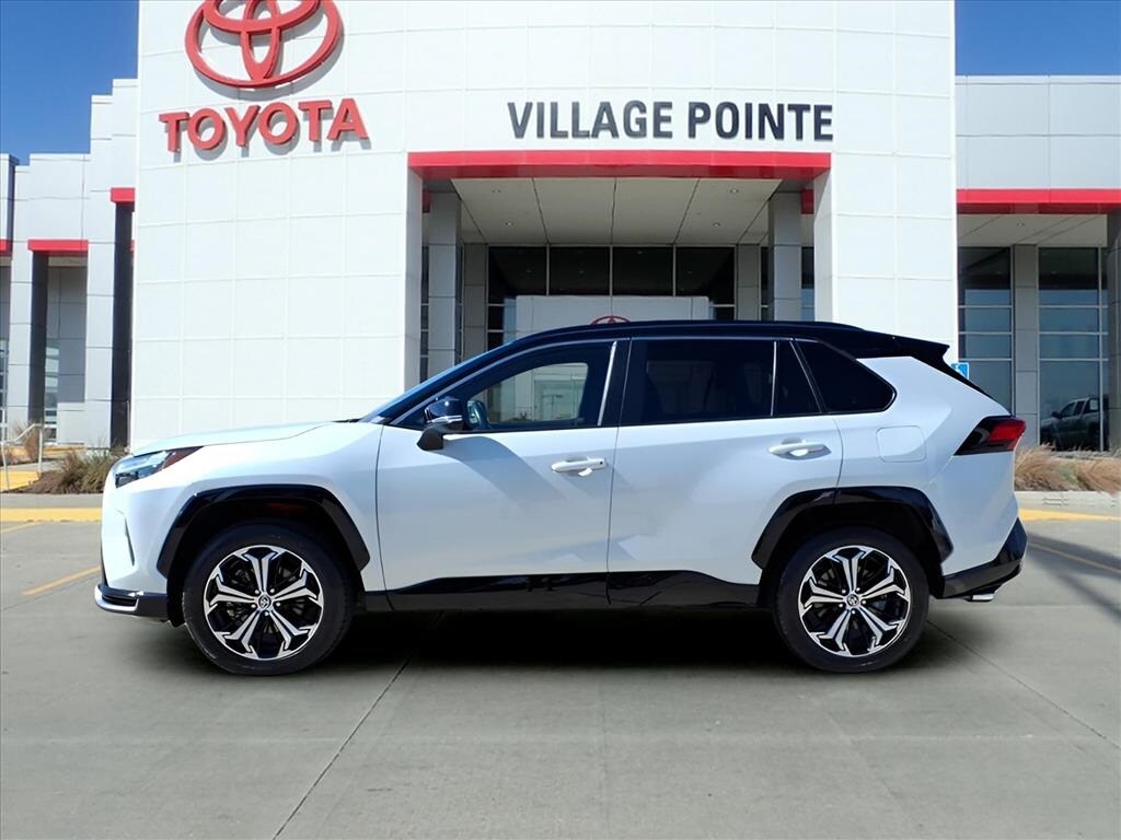 2024 Toyota RAV4 Prime XSE photo 2