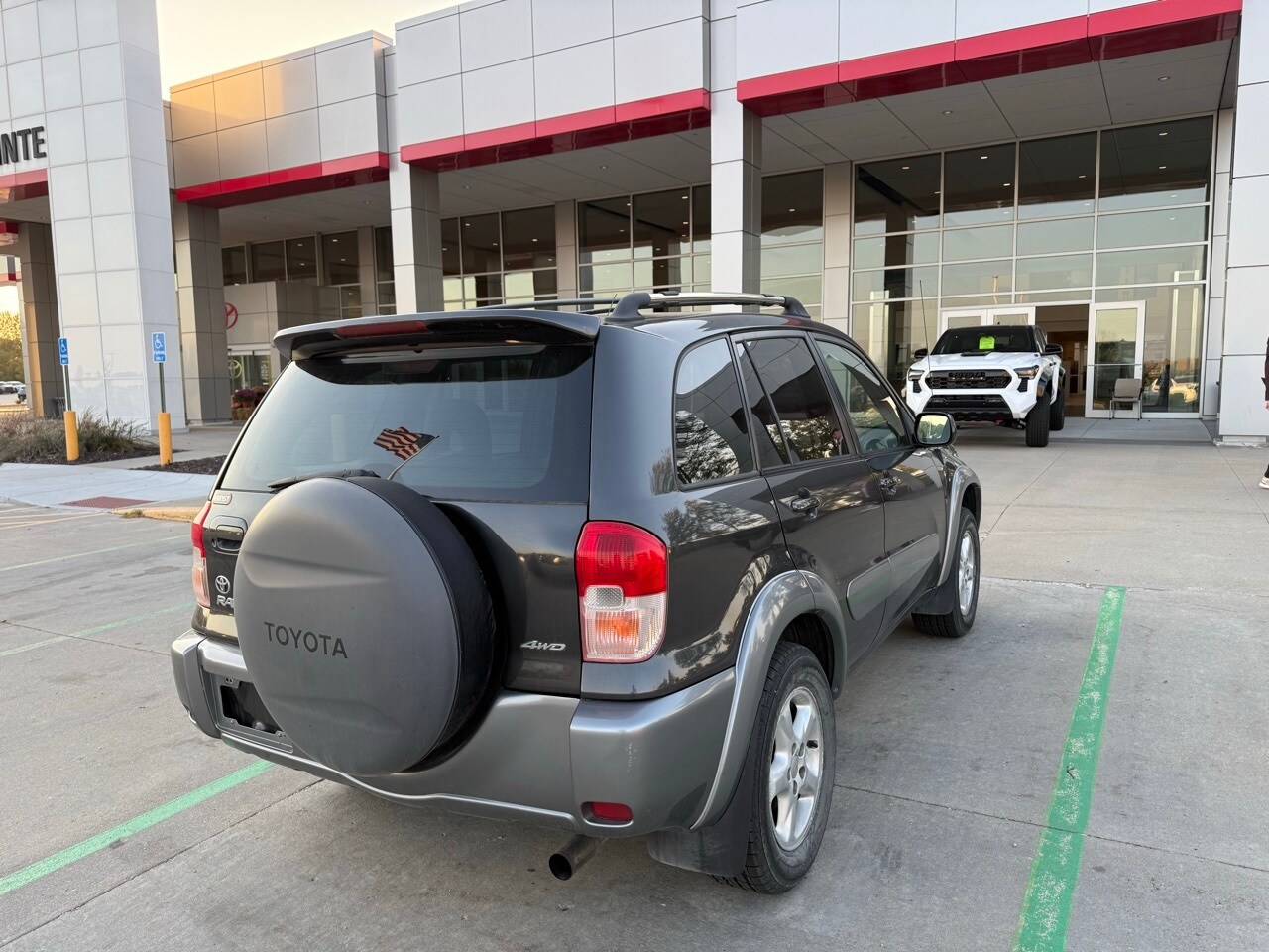 2003 Toyota RAV4 Base photo 2