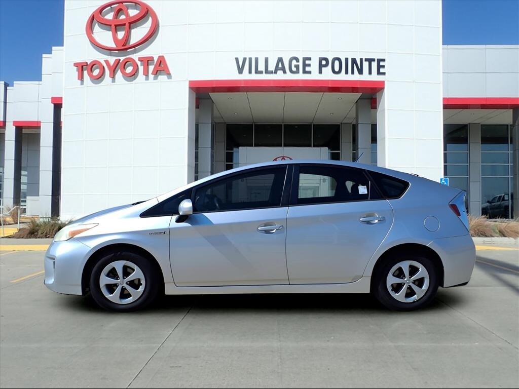 2013 Toyota Prius Two photo 2
