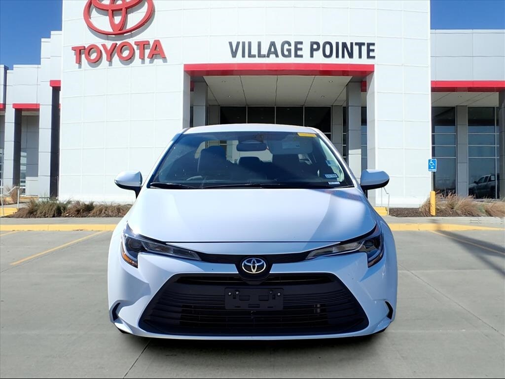 2023 Toyota Corolla LE photo 2