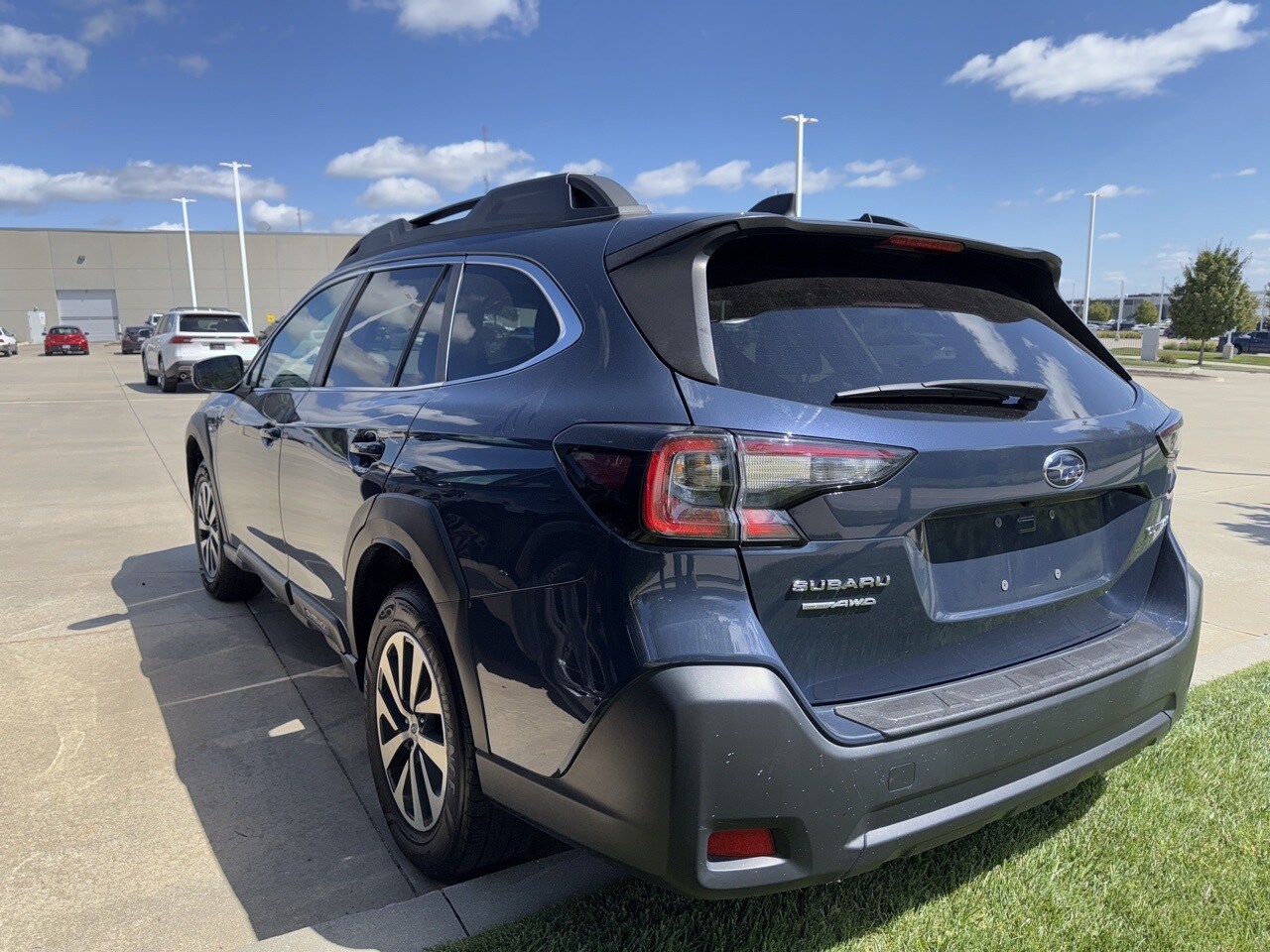 2023 Subaru Outback Premium photo 2