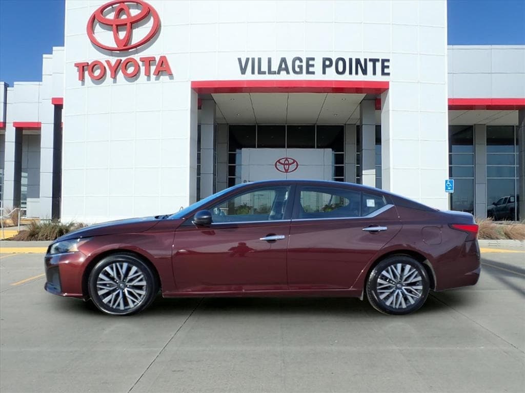 Used 2024 Nissan Altima 2.5 SV Sedan