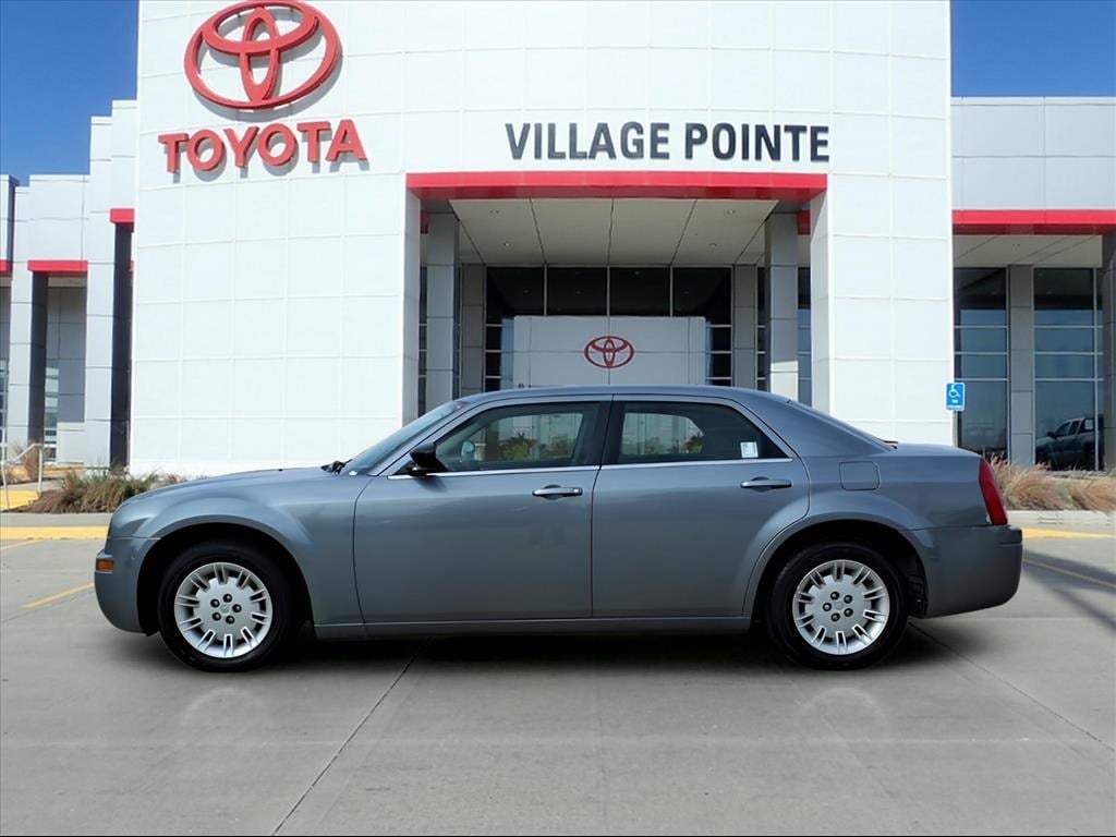 Used 2007 Chrysler 300 Base with VIN 2C3KA43R77H702382 for sale in Omaha, NE