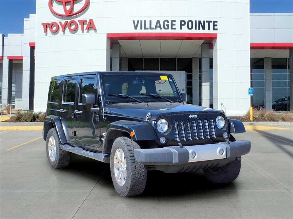 2015 Jeep Wrangler Unlimited Sahara photo 2