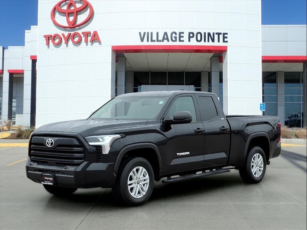 2023 Toyota Tundra SR5's photo