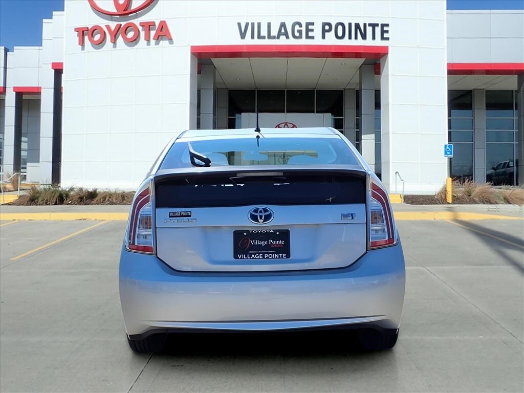 2013 Toyota Prius Two photo 4