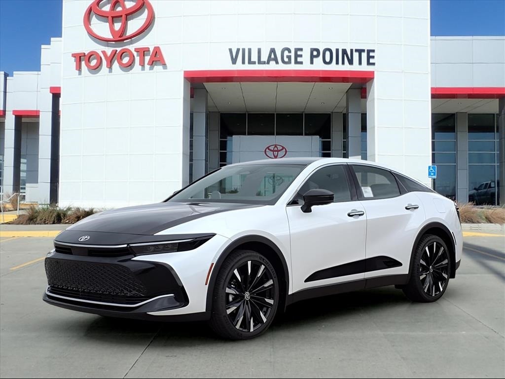 2025 Toyota Crown Platinum's photo