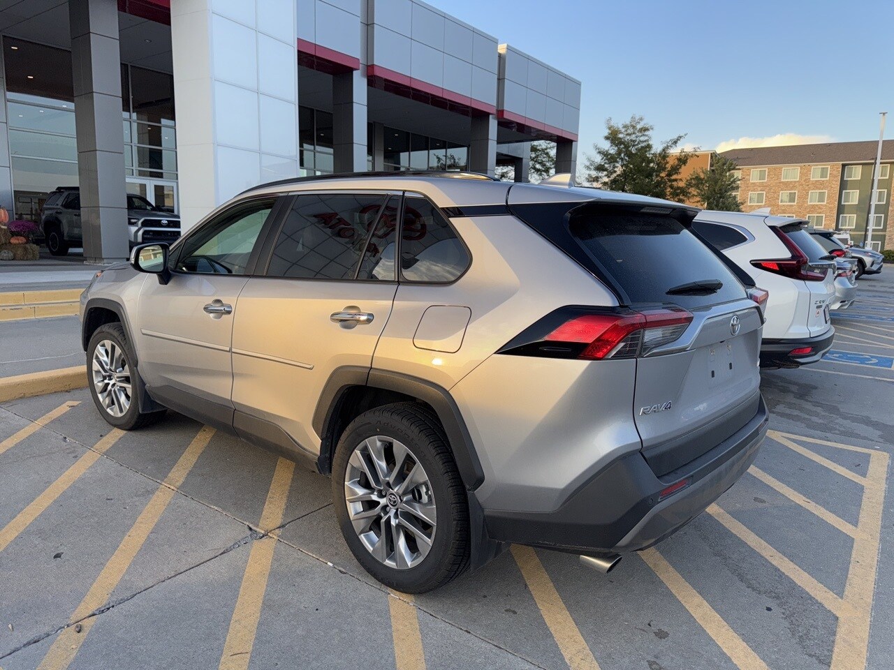 2021 Toyota RAV4 Limited photo 3