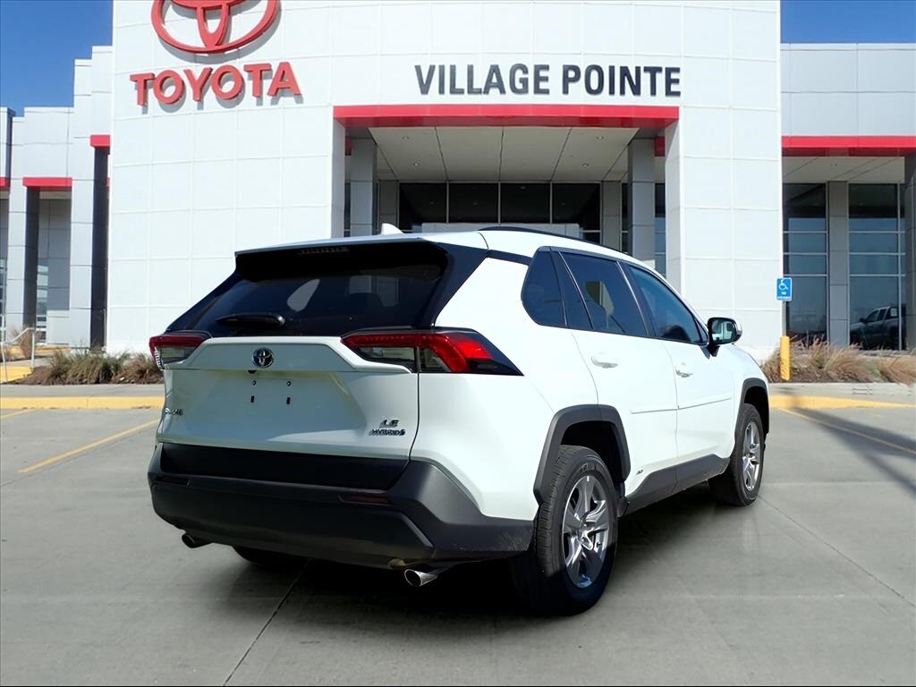 2024 Toyota RAV4 Hybrid LE photo 3