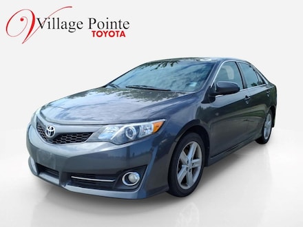 2014 Toyota Camry SE Sedan