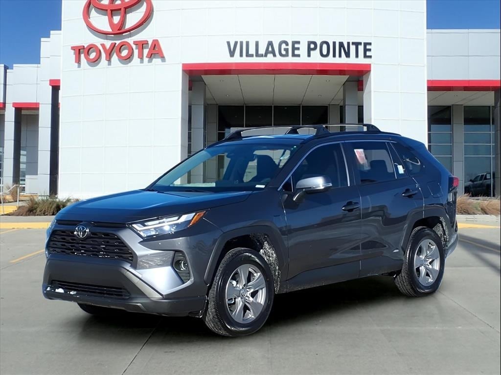2025 Toyota RAV4 XLE's photo
