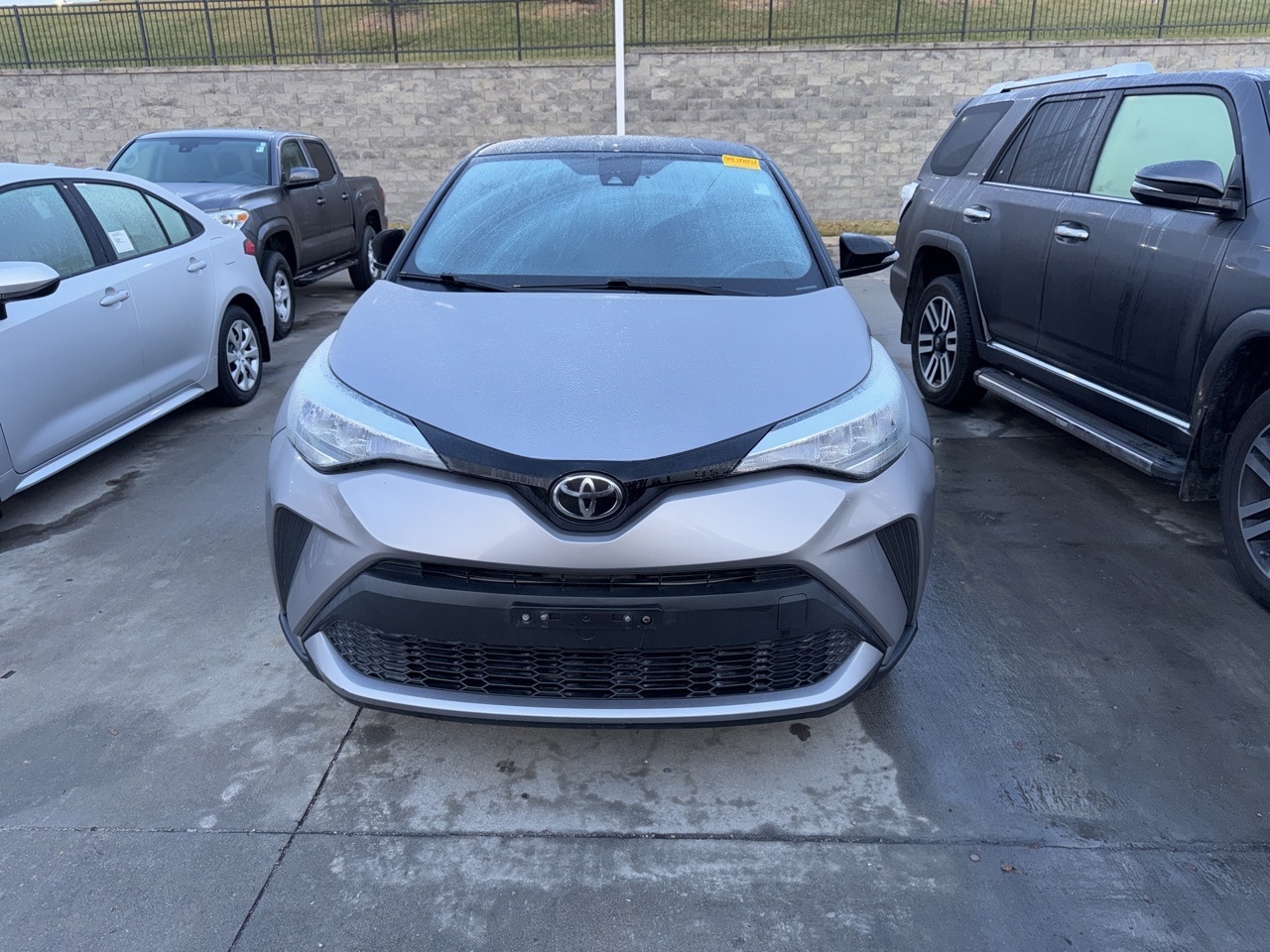 2020 Toyota C-HR XLE's photo