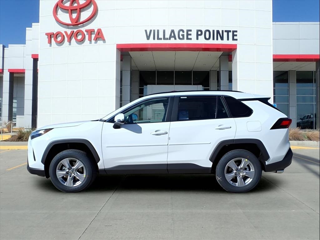 2025 Toyota RAV4 XLE photo 2