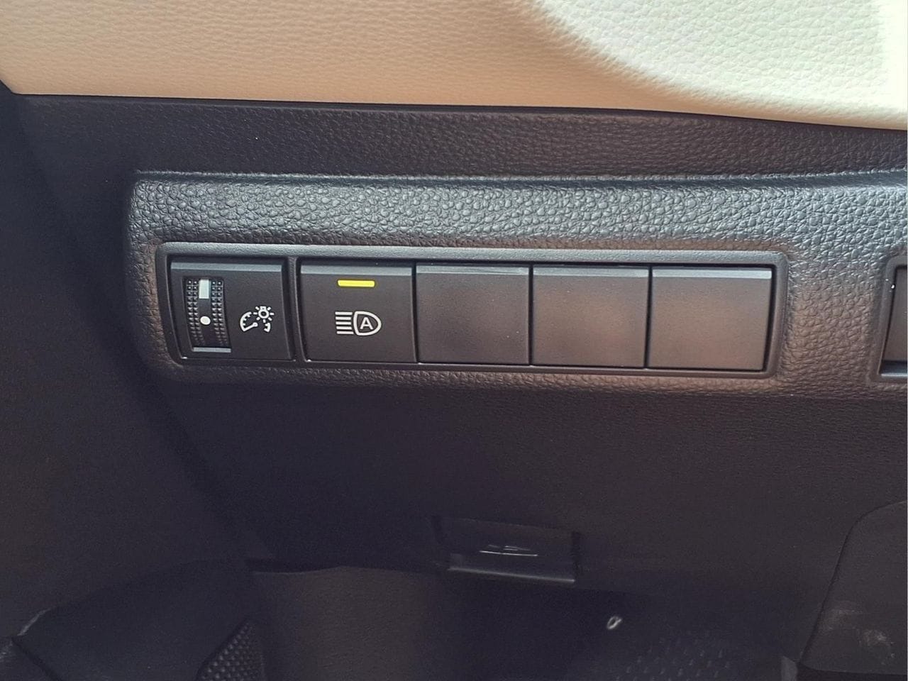 2026 Toyota Corolla XLE - Photo 24