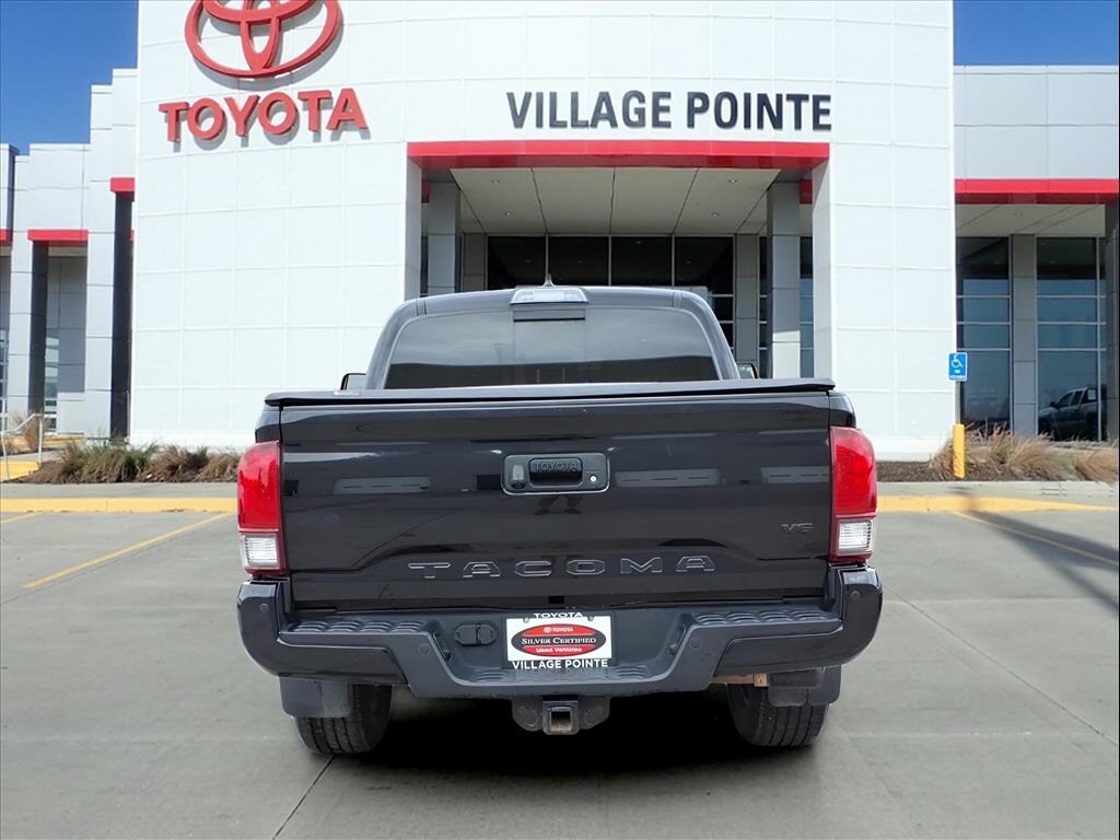 2019 Toyota Tacoma TRD Sport photo 2