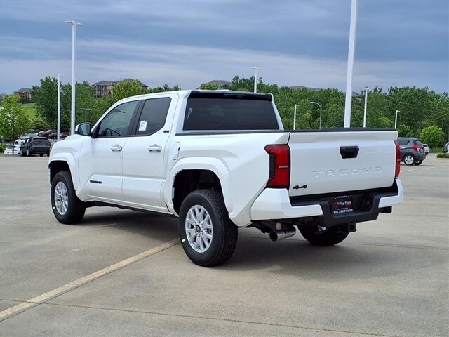 2025 Toyota Tacoma SR5 photo 3