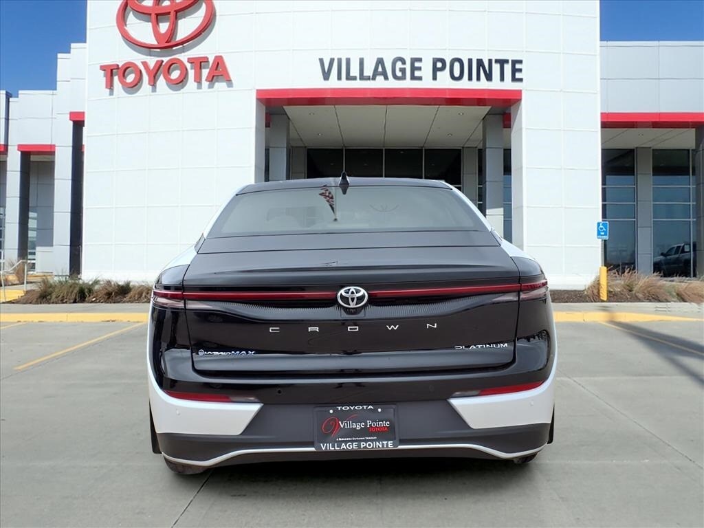 2025 Toyota Crown Platinum photo 3