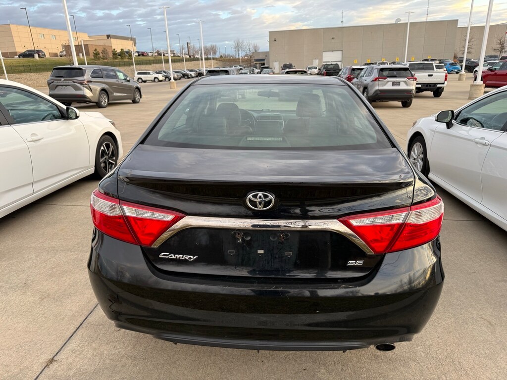 Used 2017 Toyota Camry SE Sedan