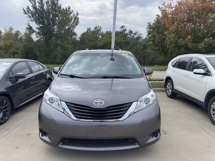 2013 Toyota Sienna LE Van