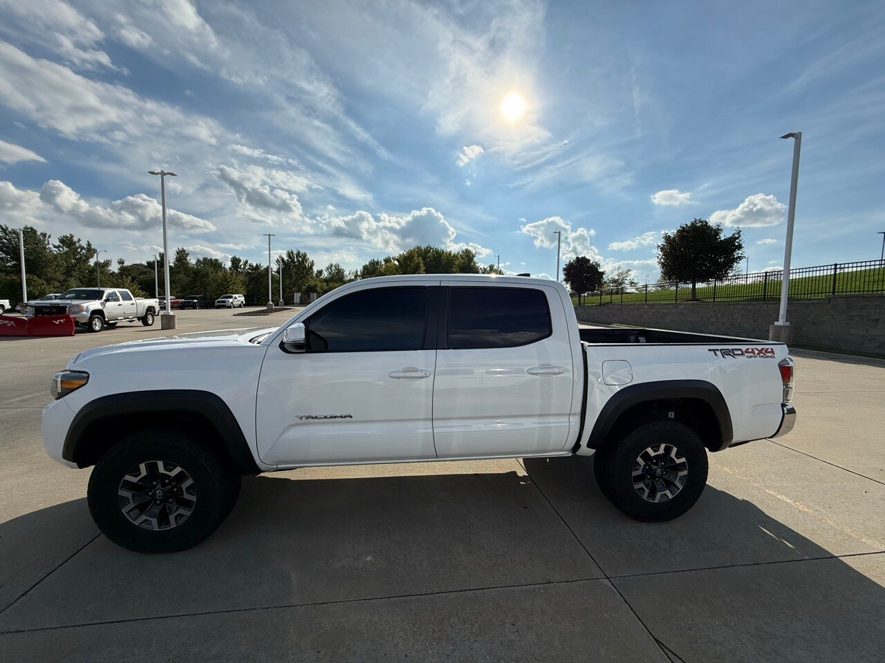 2023 Toyota Tacoma TRD Off-Road photo 2