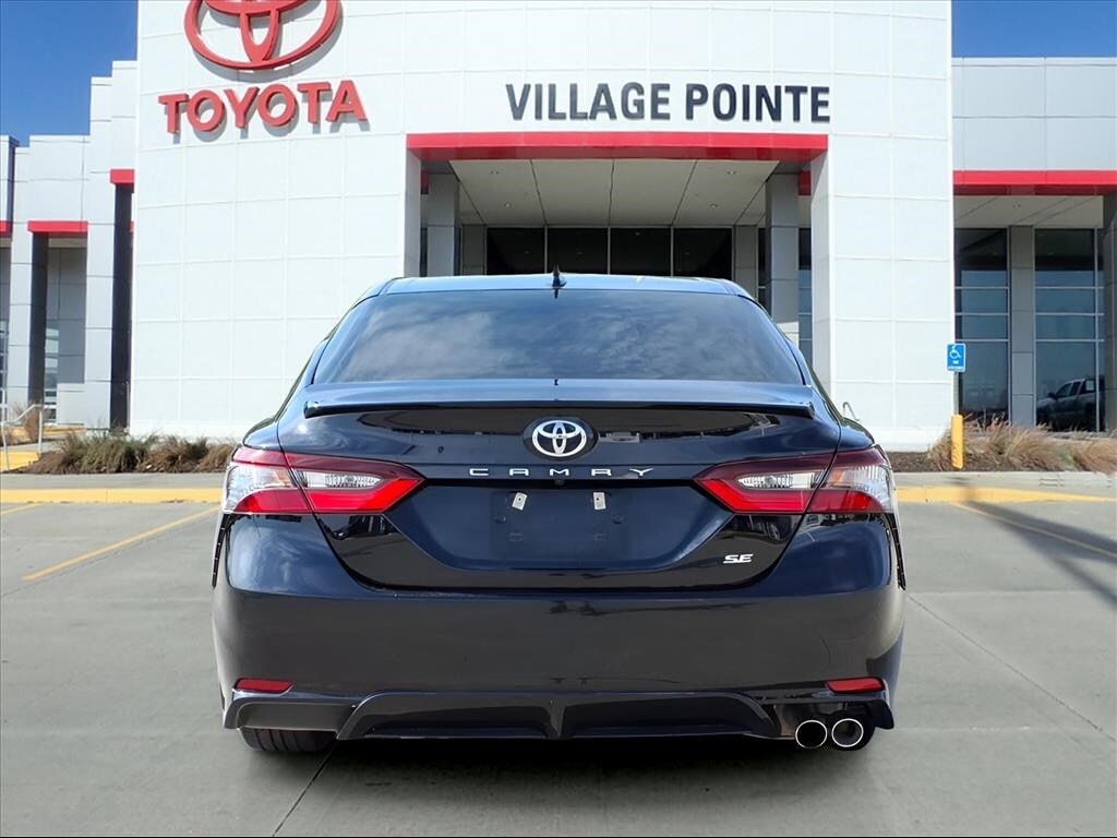 2021 Toyota Camry SE photo 3
