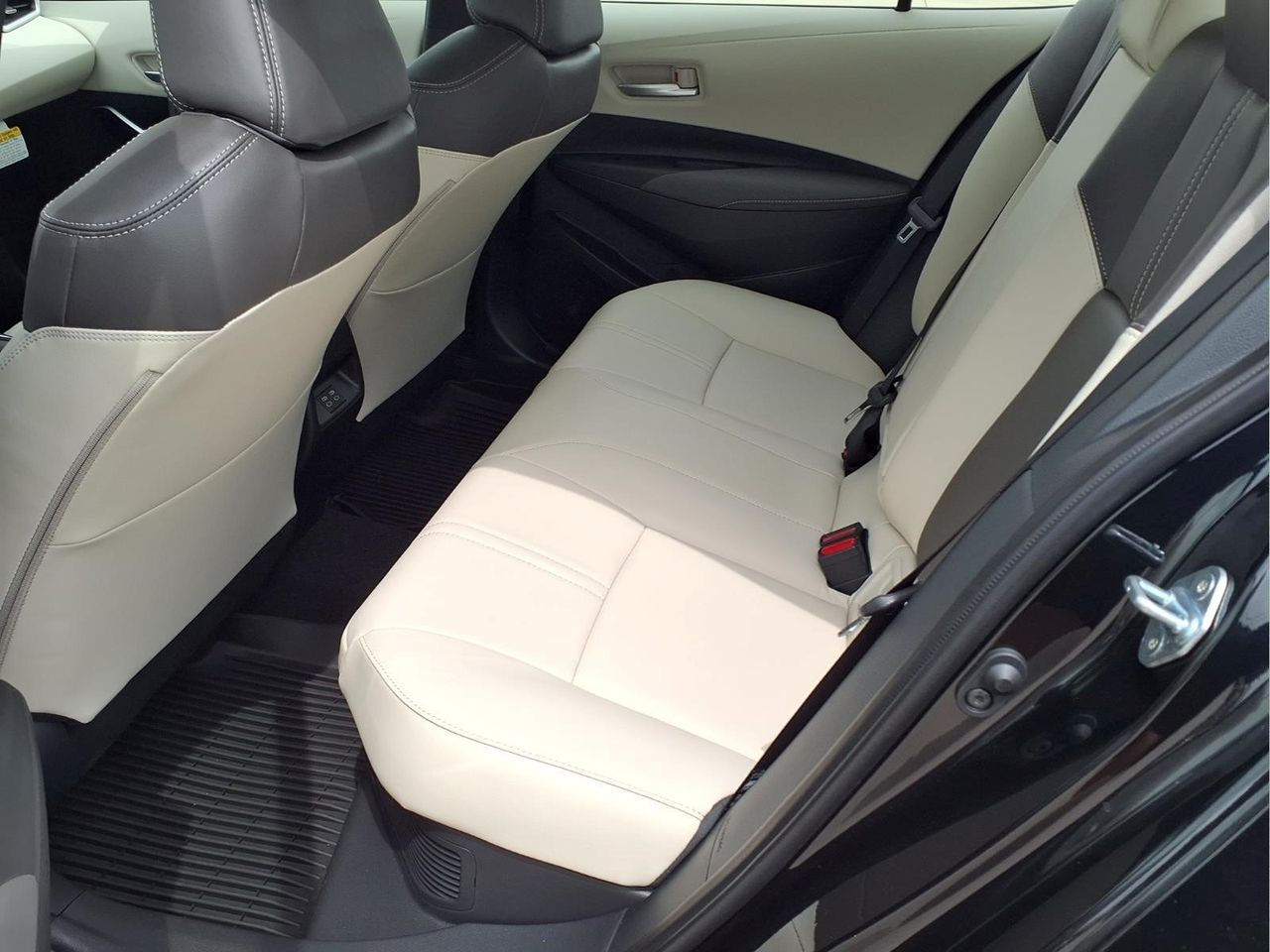 2026 Toyota Corolla XLE - Photo 10
