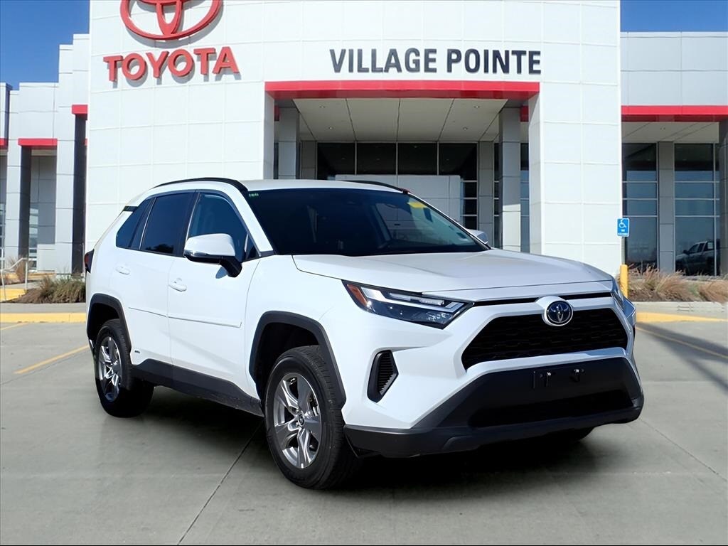2024 Toyota RAV4 Hybrid LE photo 2