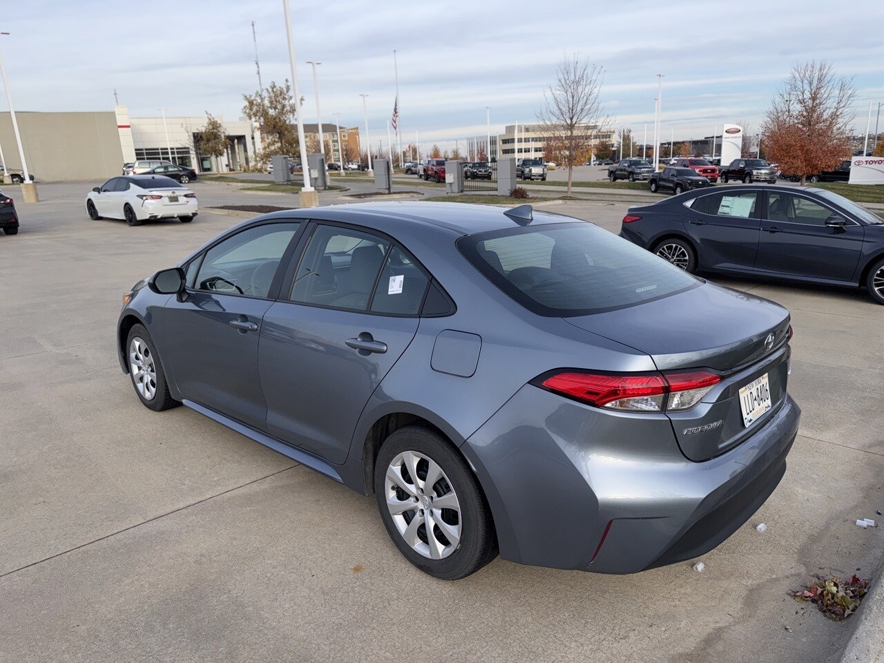 2023 Toyota Corolla LE photo 2