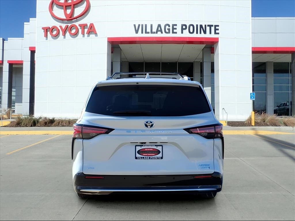 2024 Toyota Sienna Limited photo 4