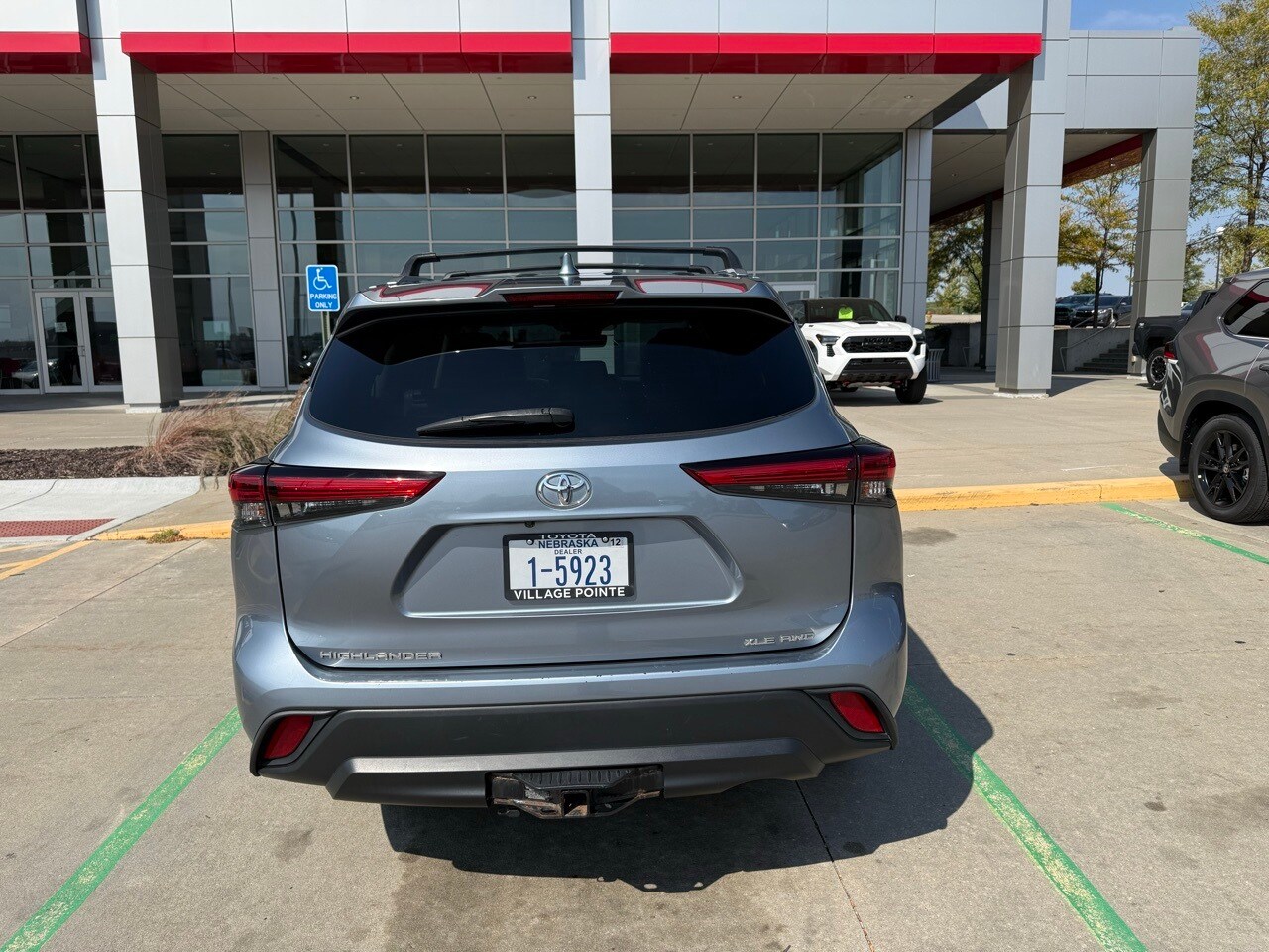 2021 Toyota Highlander XLE photo 4