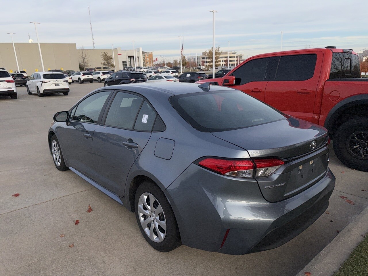 2023 Toyota Corolla LE photo 3