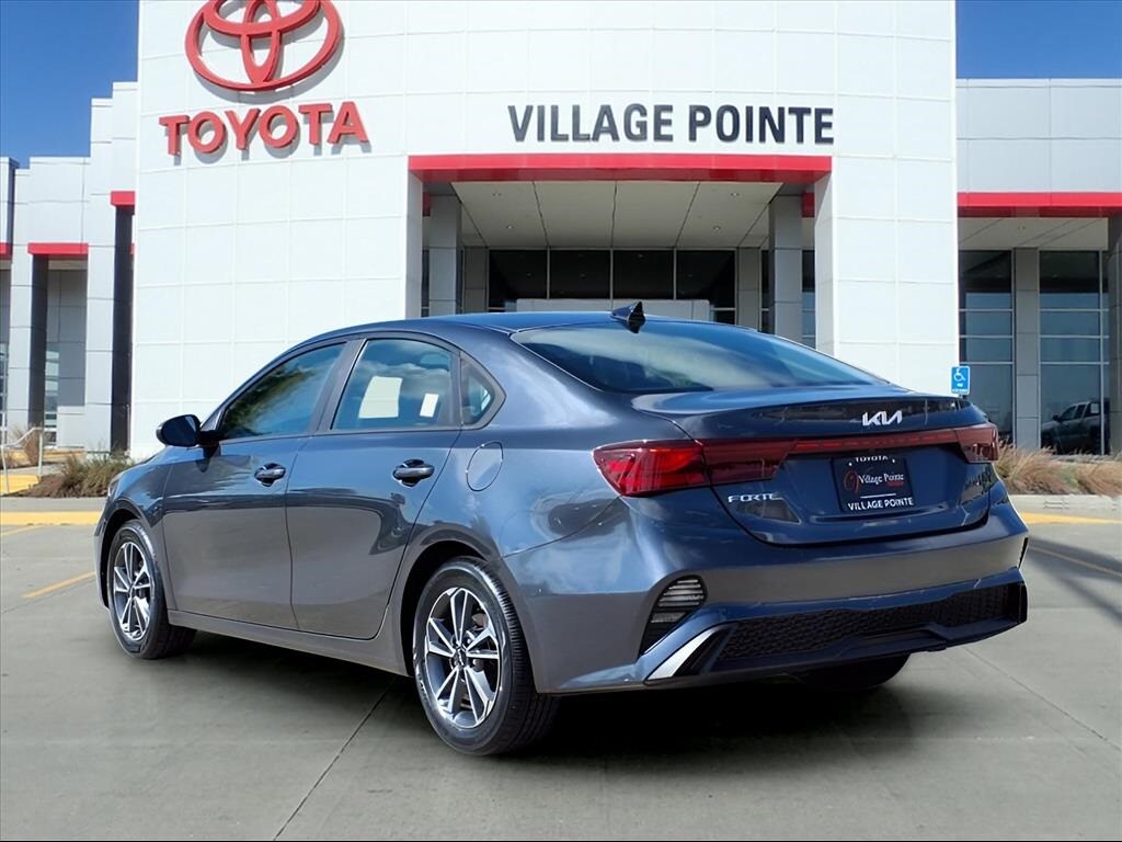 2023 Kia Forte LXS photo 3