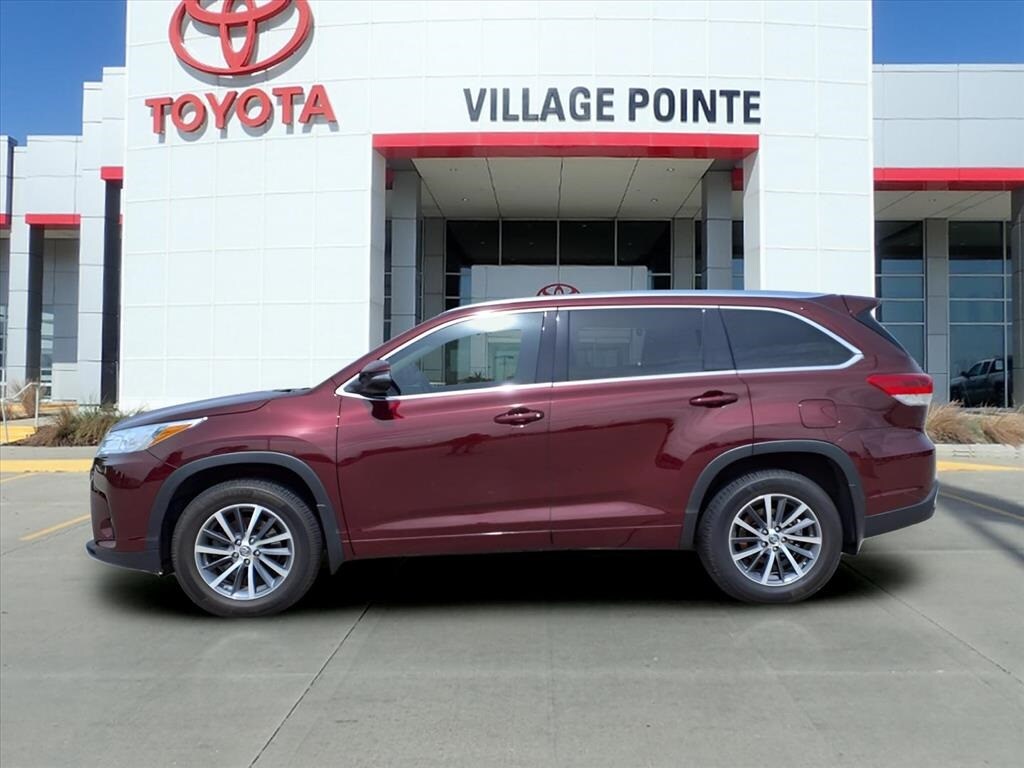 2017 Toyota Highlander XLE photo 2