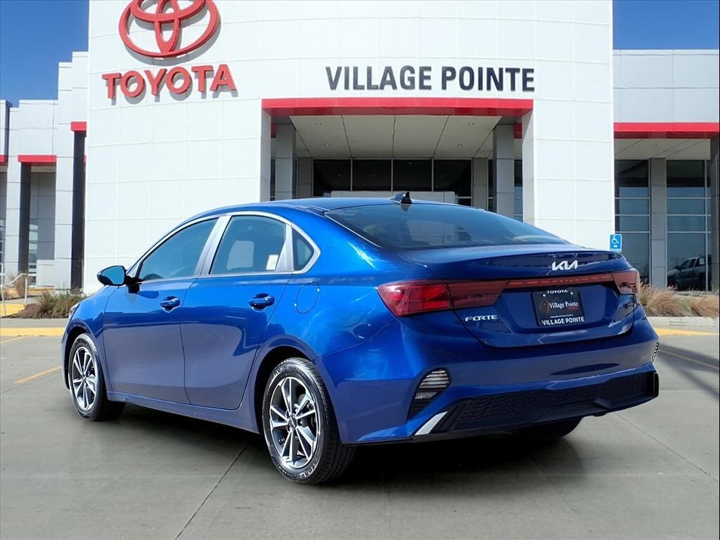 2023 Kia Forte LXS photo 3