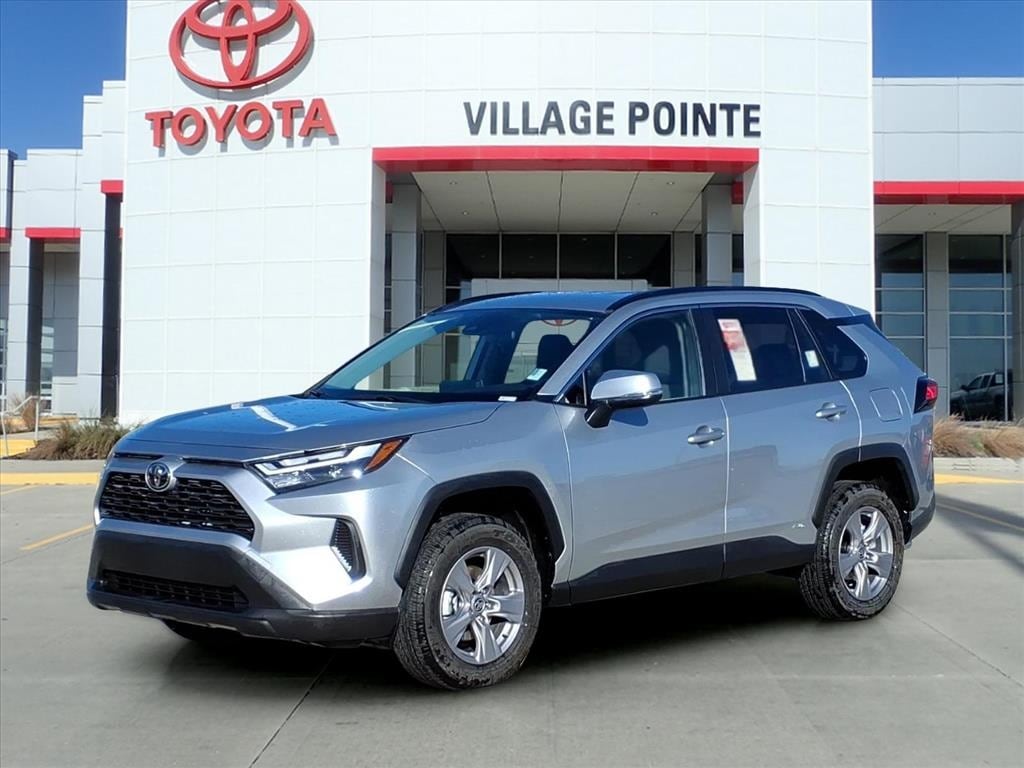 2025 Toyota RAV4 XLE's photo