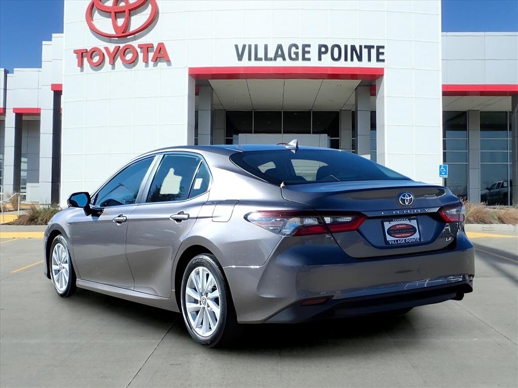 2023 Toyota Camry LE photo 2