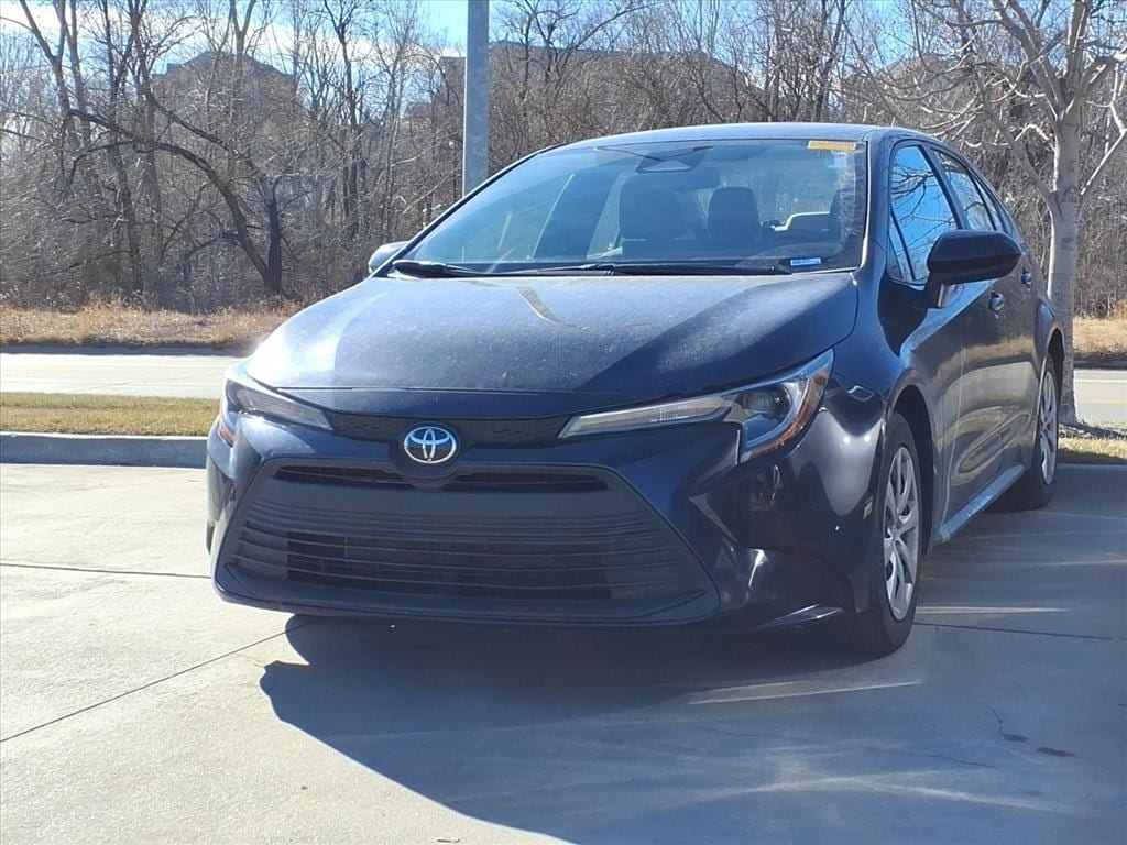 2024 Toyota Corolla LE's photo