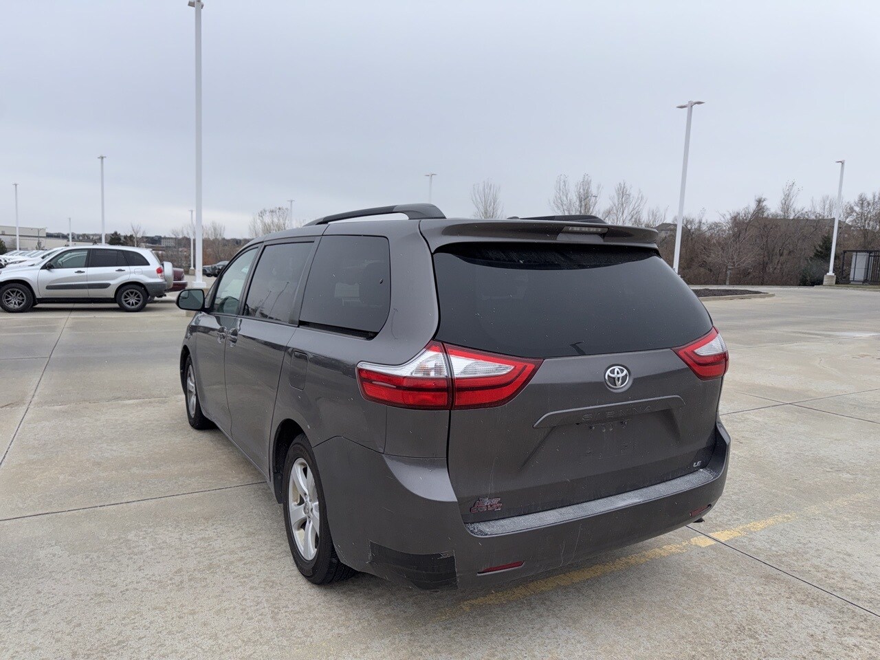 2015 Toyota Sienna LE photo 2