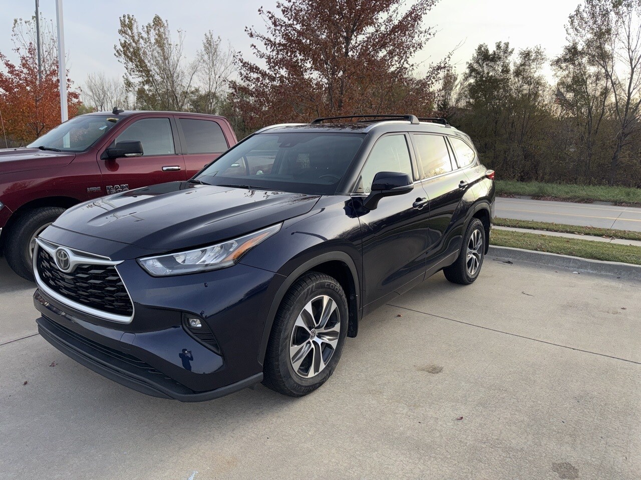 2020 Toyota Highlander XLE photo 2