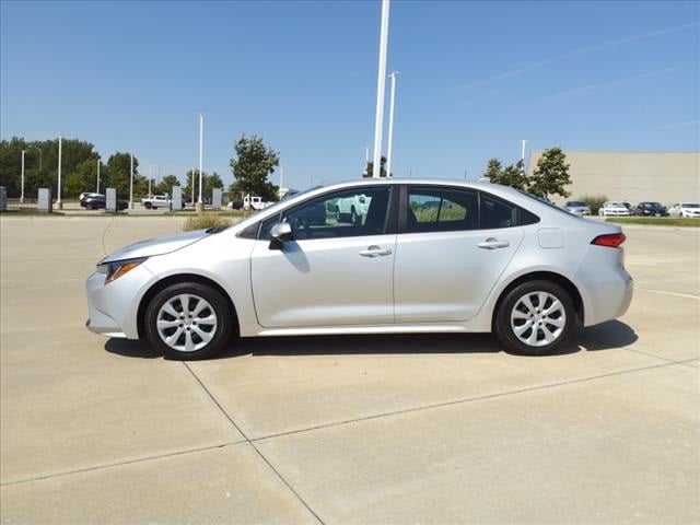 Used 2022 Toyota Corolla LE with VIN 5YFEPMAE5NP368707 for sale in Elkhorn, NE