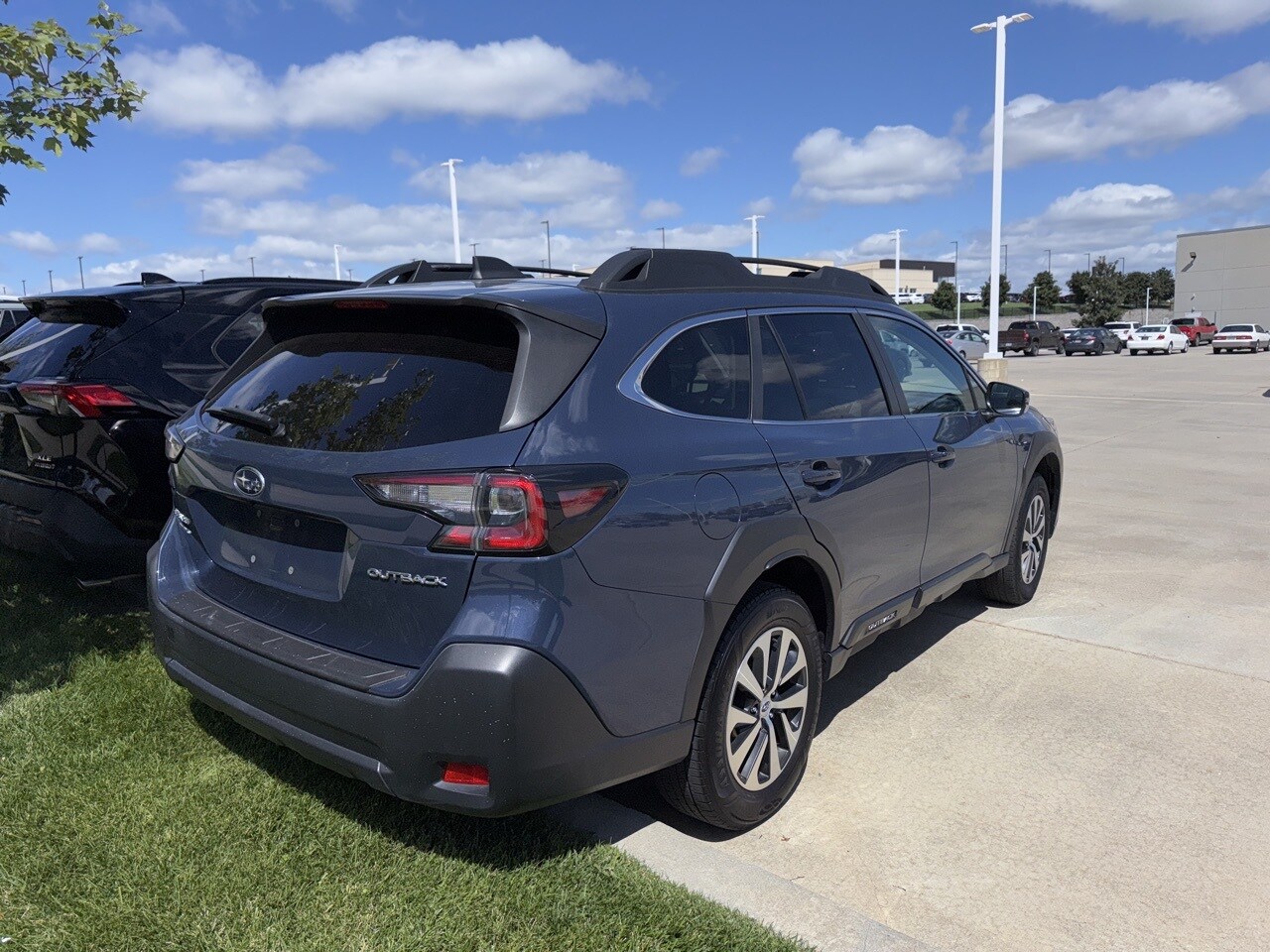 2023 Subaru Outback Premium photo 3