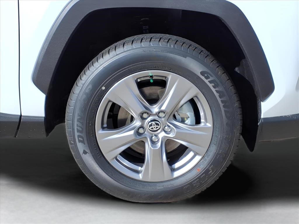 2025 Toyota RAV4 Hybrid XLE photo 2