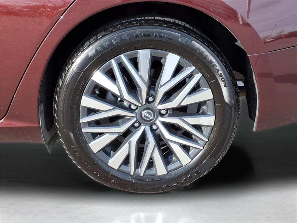 Used 2024 Nissan Altima 2.5 SV Sedan