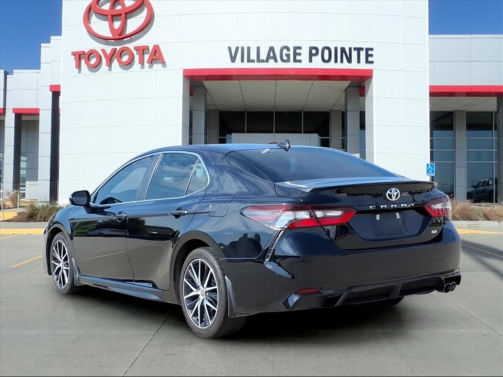 2021 Toyota Camry SE photo 2