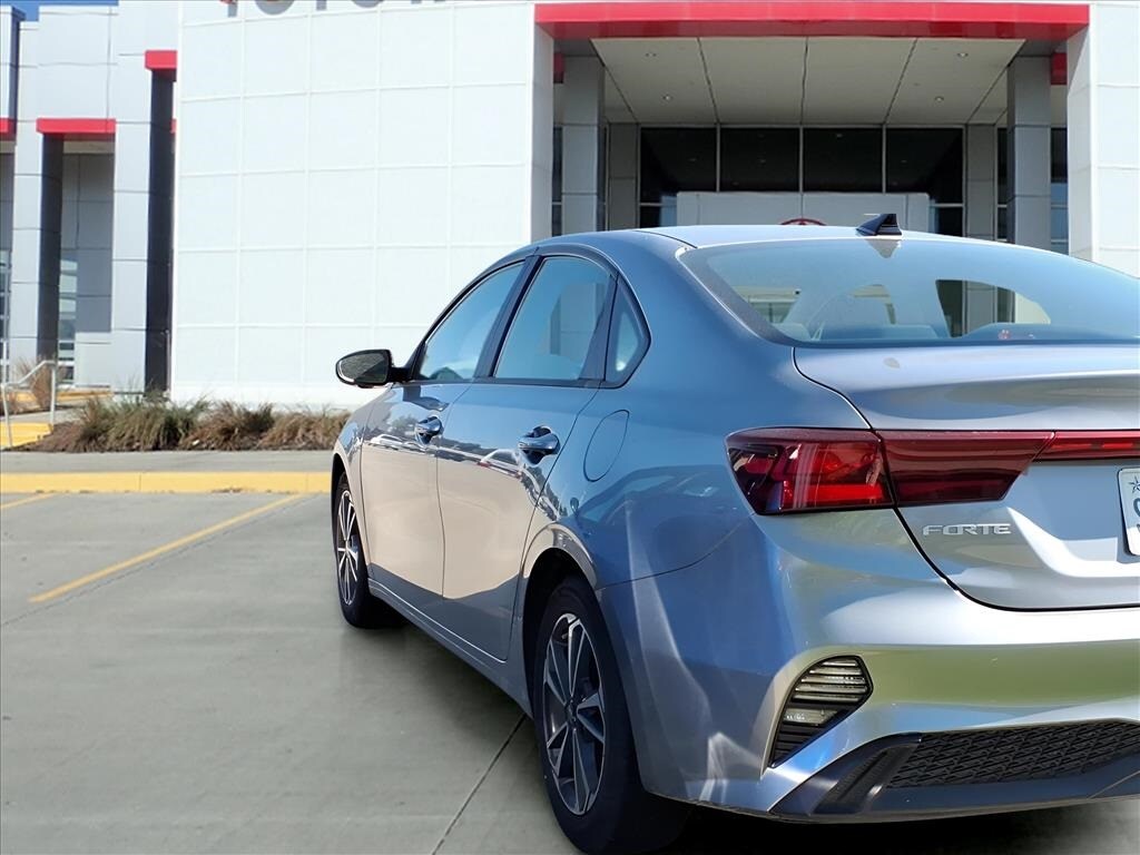 2023 Kia Forte LXS photo 4