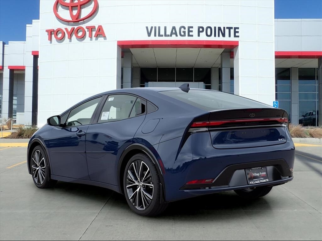2025 Toyota Prius XLE photo 3